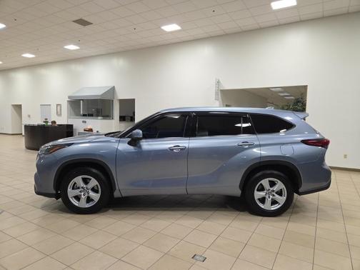 2021 Toyota Highlander LE