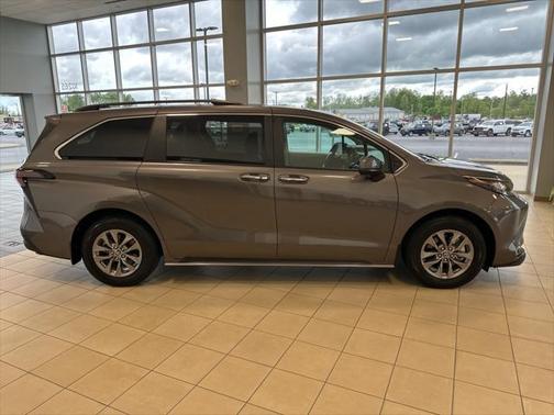 2023 Toyota Sienna XLE 7 Passenger