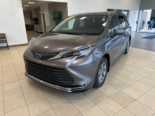2023 Toyota Sienna XLE 7 Passenger