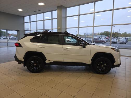 2025 Toyota RAV4 Hybrid SE