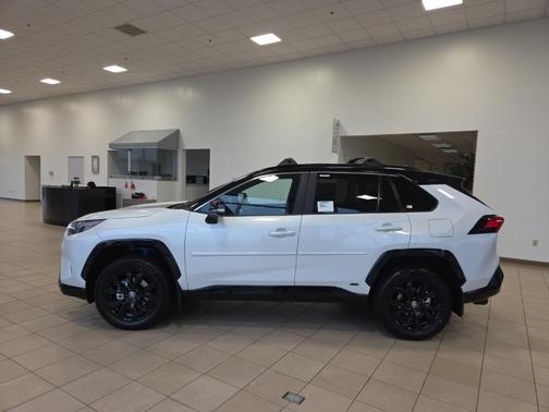 2025 Toyota RAV4 Hybrid SE