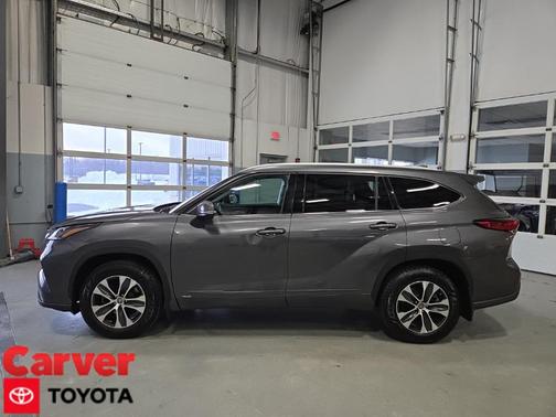 2022 Toyota Highlander Hybrid XLE