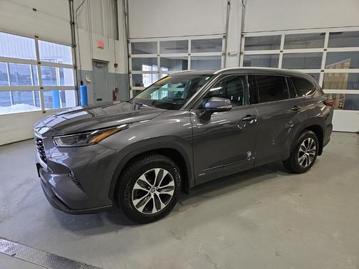 2022 Toyota Highlander Hybrid XLE