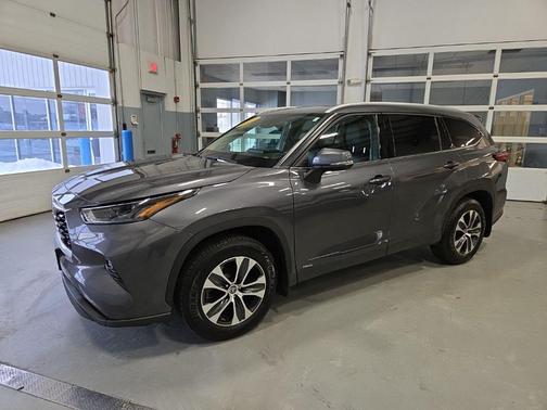 2022 Toyota Highlander Hybrid XLE