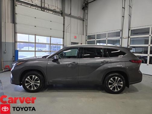 2022 Toyota Highlander Hybrid XLE