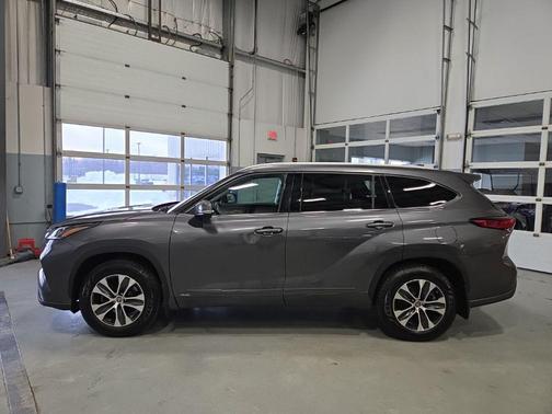 2022 Toyota Highlander Hybrid XLE