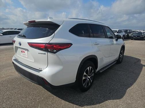2023 Toyota Highlander Hybrid XLE