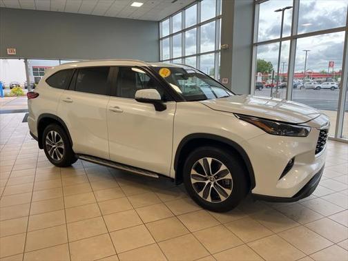 2023 Toyota Highlander Hybrid XLE