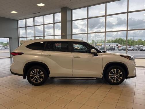 2023 Toyota Highlander Hybrid XLE