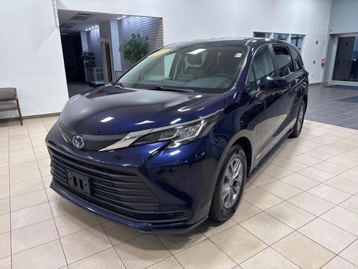 2021 Toyota Sienna LE