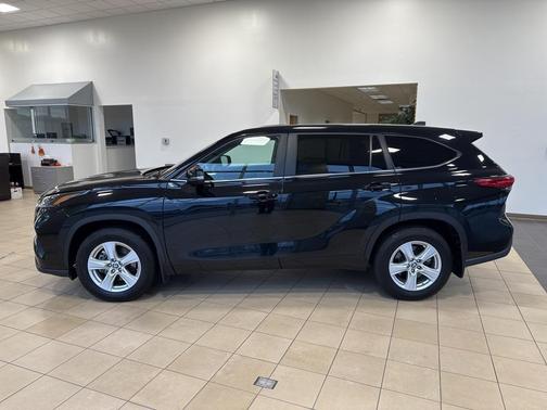 2023 Toyota Highlander LE I4