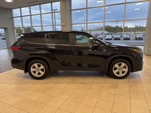 2023 Toyota Highlander LE I4