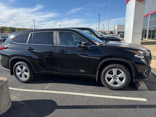 2023 Toyota Highlander LE I4