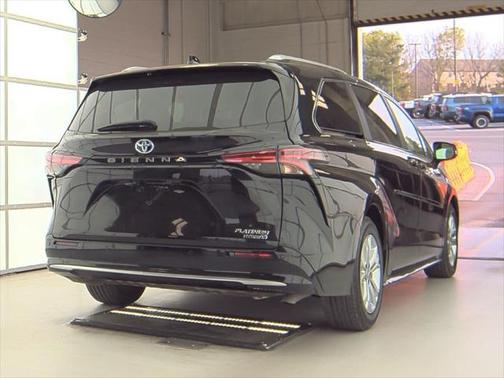 2022 Toyota Sienna Platinum 7 Passenger