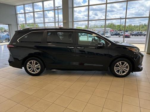 2022 Toyota Sienna Platinum 7 Passenger