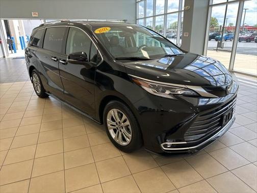 2022 Toyota Sienna Platinum 7 Passenger
