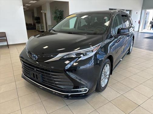 2022 Toyota Sienna Platinum 7 Passenger