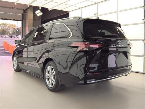 2022 Toyota Sienna Platinum 7 Passenger