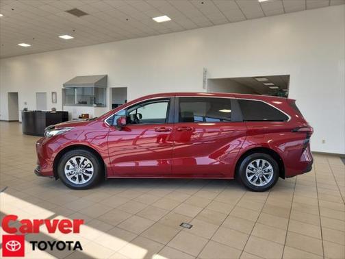 2022 Toyota Sienna LE