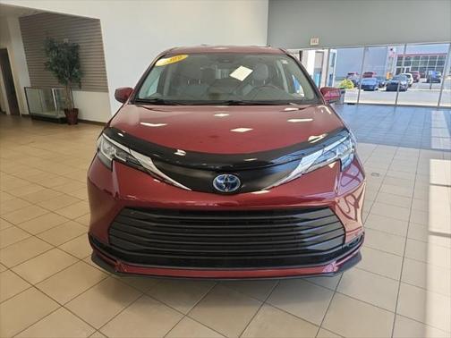 2022 Toyota Sienna LE