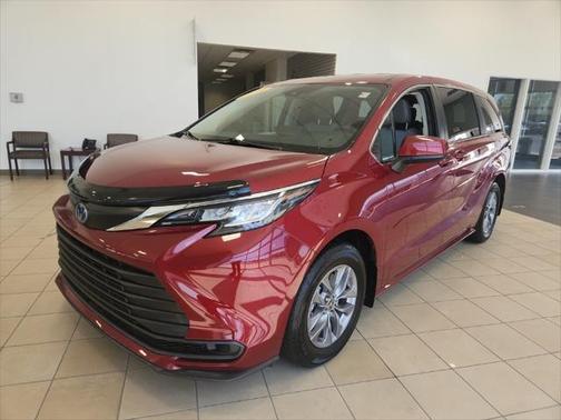2022 Toyota Sienna LE