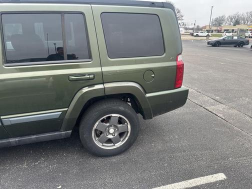 2008 Jeep Commander Sport