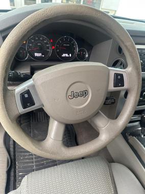 2008 Jeep Commander Sport