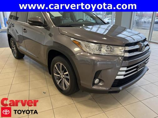 Photo 4 of 37 of 2019 Toyota Highlander XLE