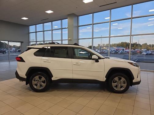 2025 Toyota RAV4 Hybrid XLE