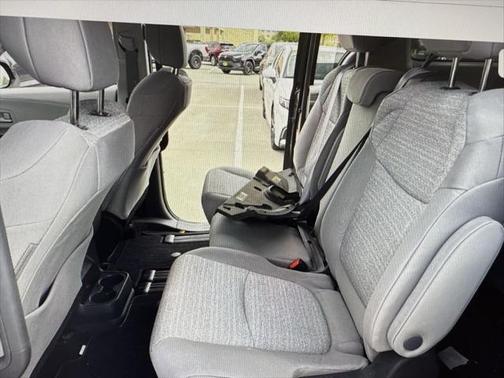 2022 Toyota Sienna LE