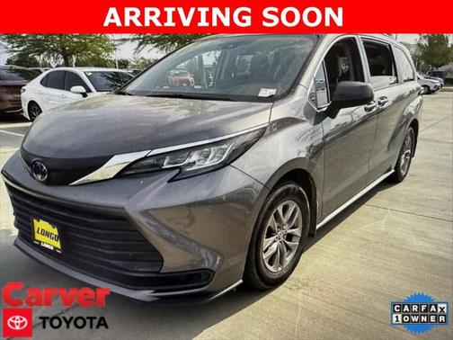 2022 Toyota Sienna LE