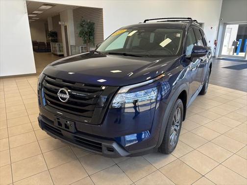 2022 Nissan Pathfinder SV