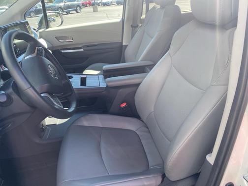 2022 Toyota Sienna XLE 7 Passenger