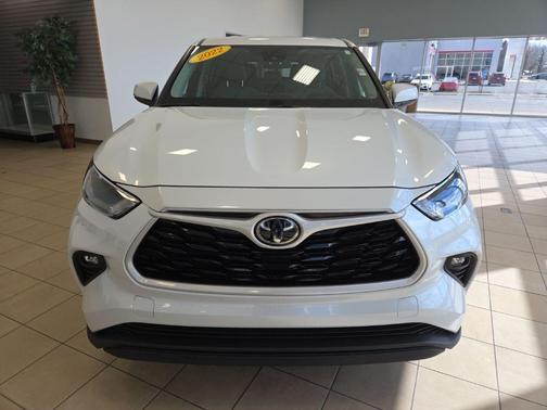 2022 Toyota Highlander LE