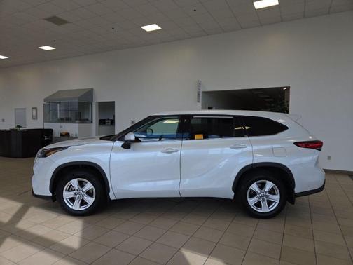 2022 Toyota Highlander LE