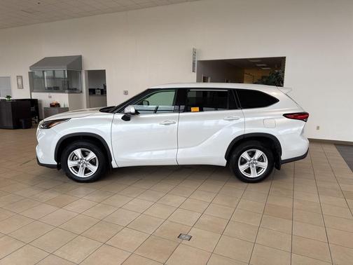 2022 Toyota Highlander LE