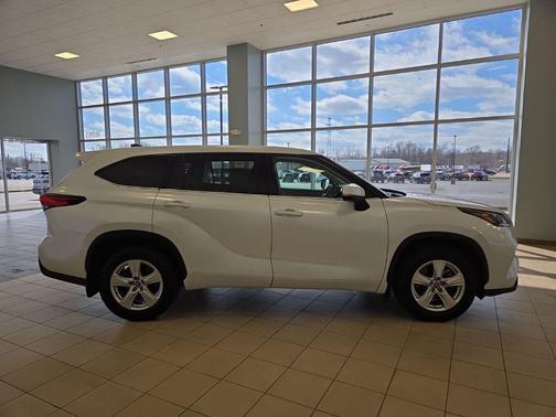 2022 Toyota Highlander LE