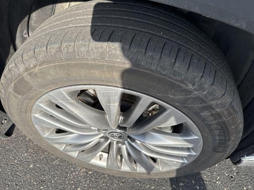 2023 Toyota Highlander Hybrid Platinum