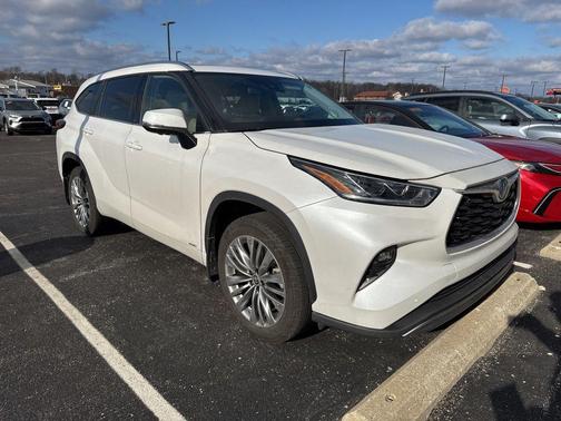 2023 Toyota Highlander Hybrid Platinum