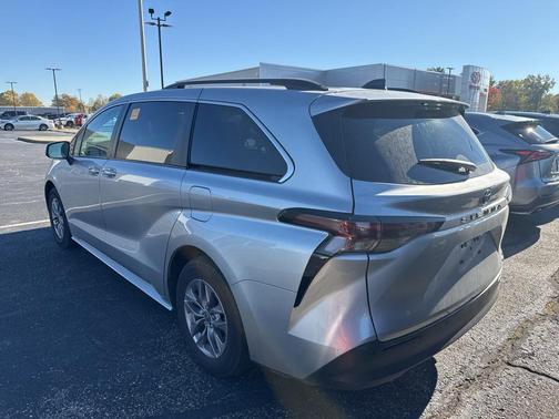 2024 Toyota Sienna XLE