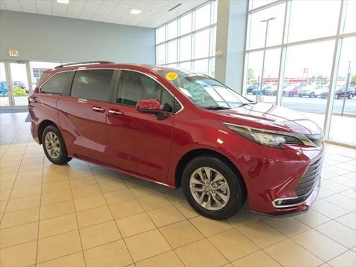 2022 Toyota Sienna XLE 7 Passenger