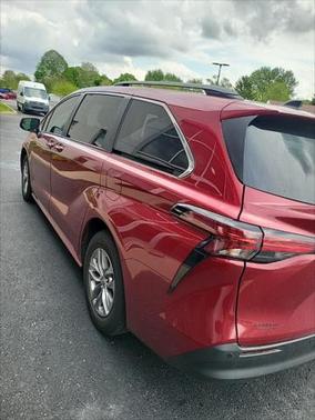 2022 Toyota Sienna XLE 7 Passenger