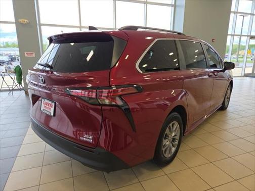 2022 Toyota Sienna XLE 7 Passenger