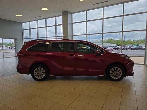 2022 Toyota Sienna XLE 7 Passenger
