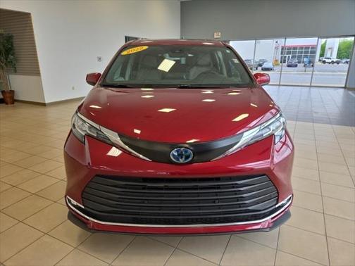 2022 Toyota Sienna XLE 7 Passenger
