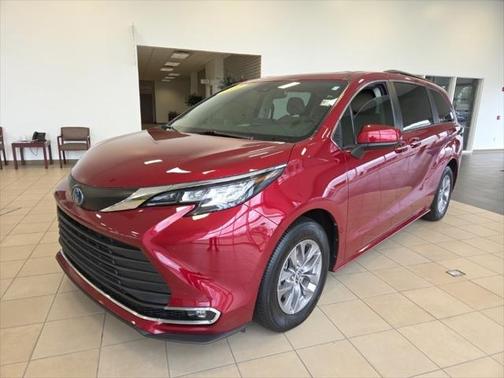 2022 Toyota Sienna XLE 7 Passenger