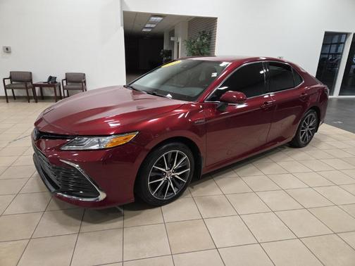 2021 Toyota Camry Hybrid XLE