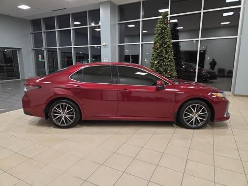 2021 Toyota Camry Hybrid XLE