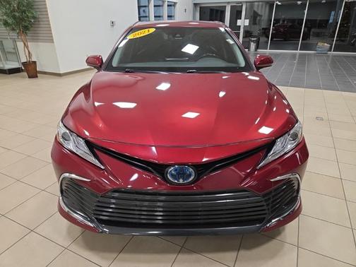 2021 Toyota Camry Hybrid XLE