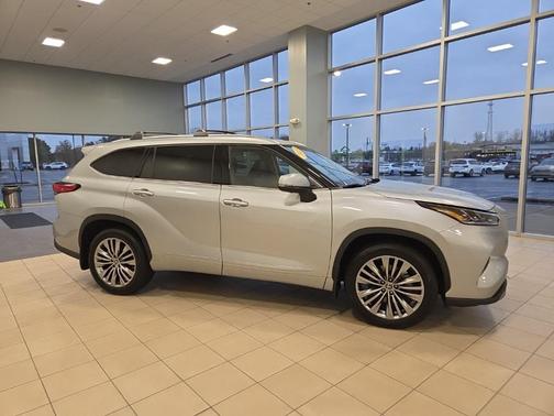 2023 Toyota Highlander Platinum